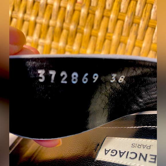 Balenciaga Gray T-Strap Studded Agneau Leather Flat Sandals Sz 38 - Picture 5 of 7